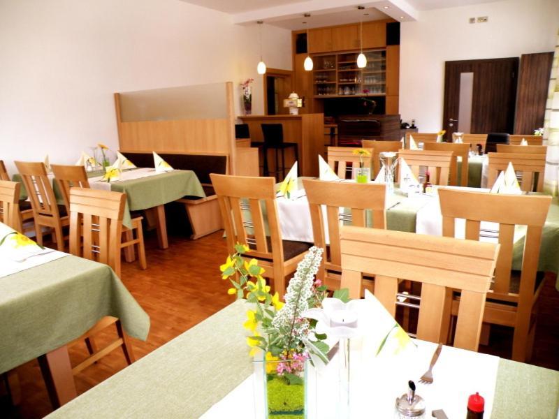 Zum Schwarzen Baeren Hotel Vohenstrauss Kültér fotó