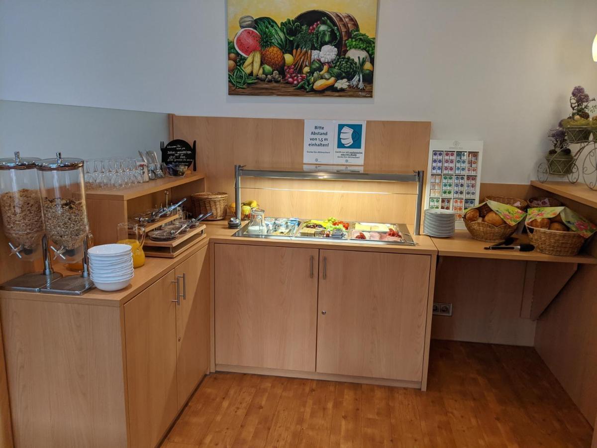 Zum Schwarzen Baeren Hotel Vohenstrauss Kültér fotó