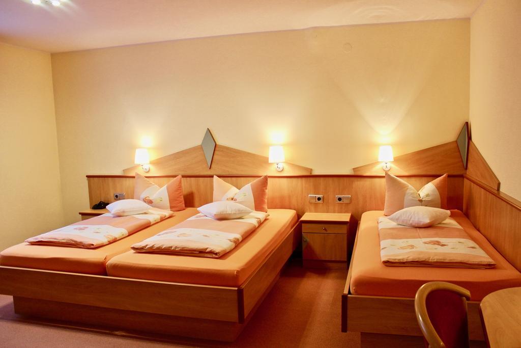 Zum Schwarzen Baeren Hotel Vohenstrauss Kültér fotó
