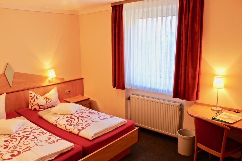 Zum Schwarzen Baeren Hotel Vohenstrauss Kültér fotó