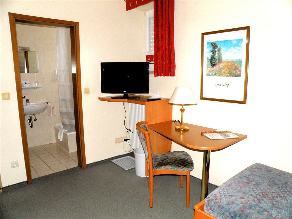 Zum Schwarzen Baeren Hotel Vohenstrauss Kültér fotó