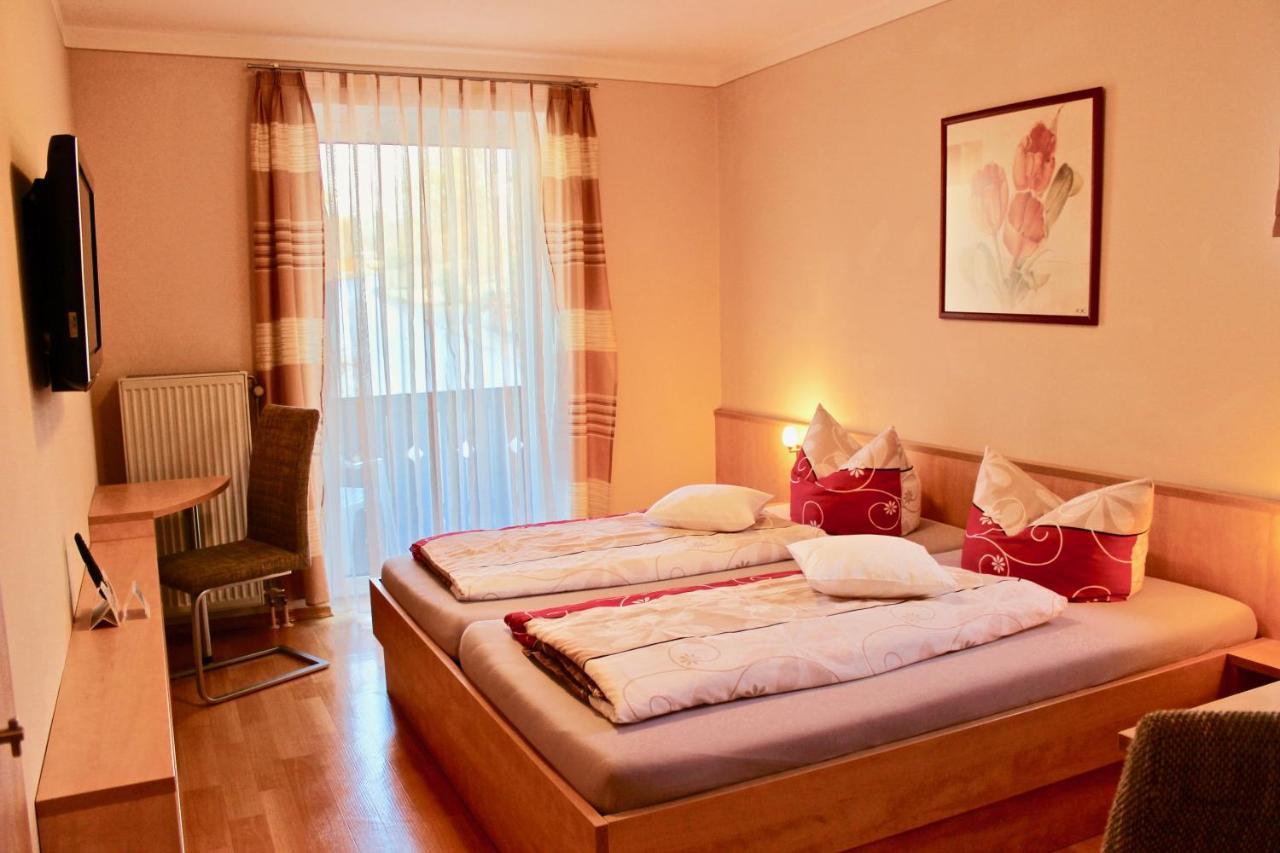 Zum Schwarzen Baeren Hotel Vohenstrauss Kültér fotó